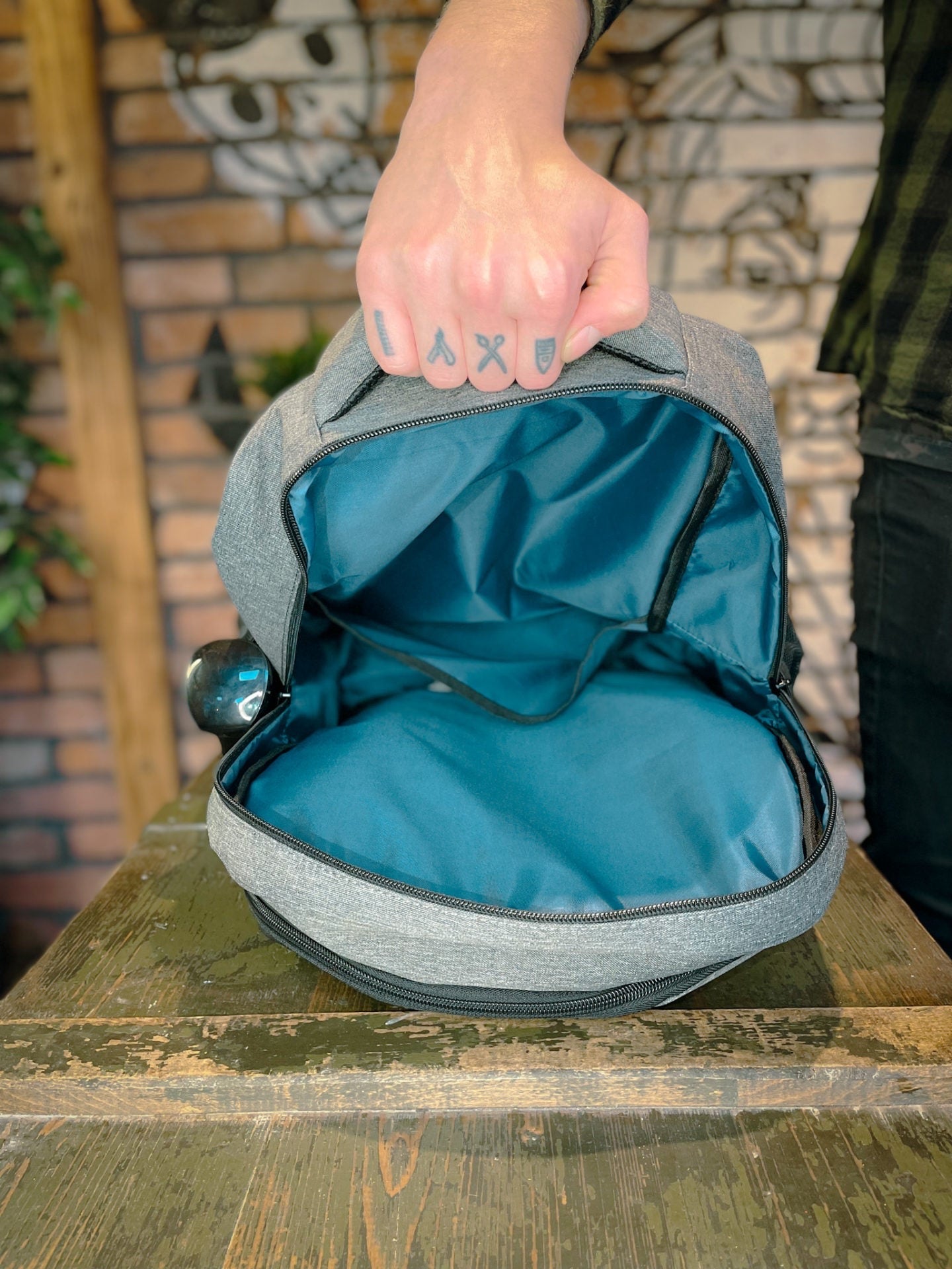 Dead Horse Barber Backpack (gray exterior-black interior)